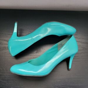 Women's 13W Rounded/Almond-Toe Pumps in Turquoise